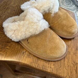 Koolaburra Chestnut Shearling Slippers